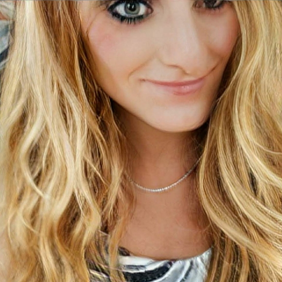 Meet your Posher, Michelle - Picture 2 of 3